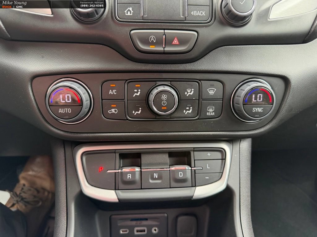 Used 2024 GMC Terrain SLT FWD image 30