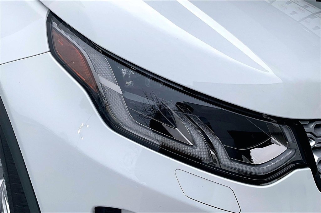 Used 2023 Land Rover Discovery Sport SE image 29