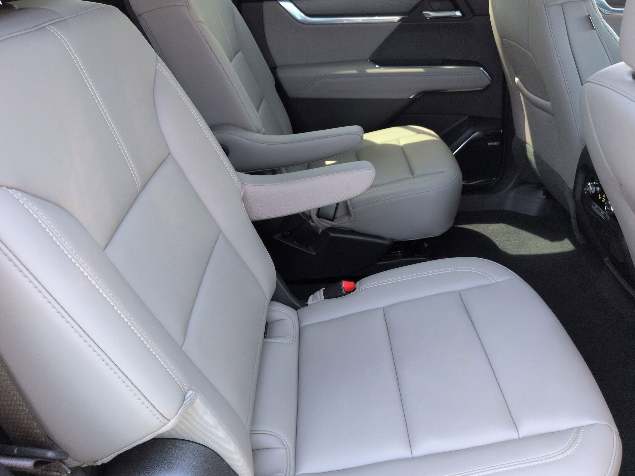 Certified 2025 GMC Acadia Elevation w/ Elevation Premium Package image 34