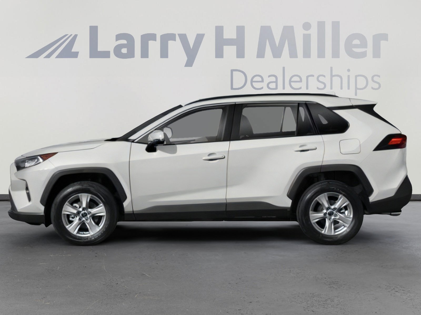 Used 2019 Toyota RAV4 XLE w/ Convenience Package AWD/4WD image 3
