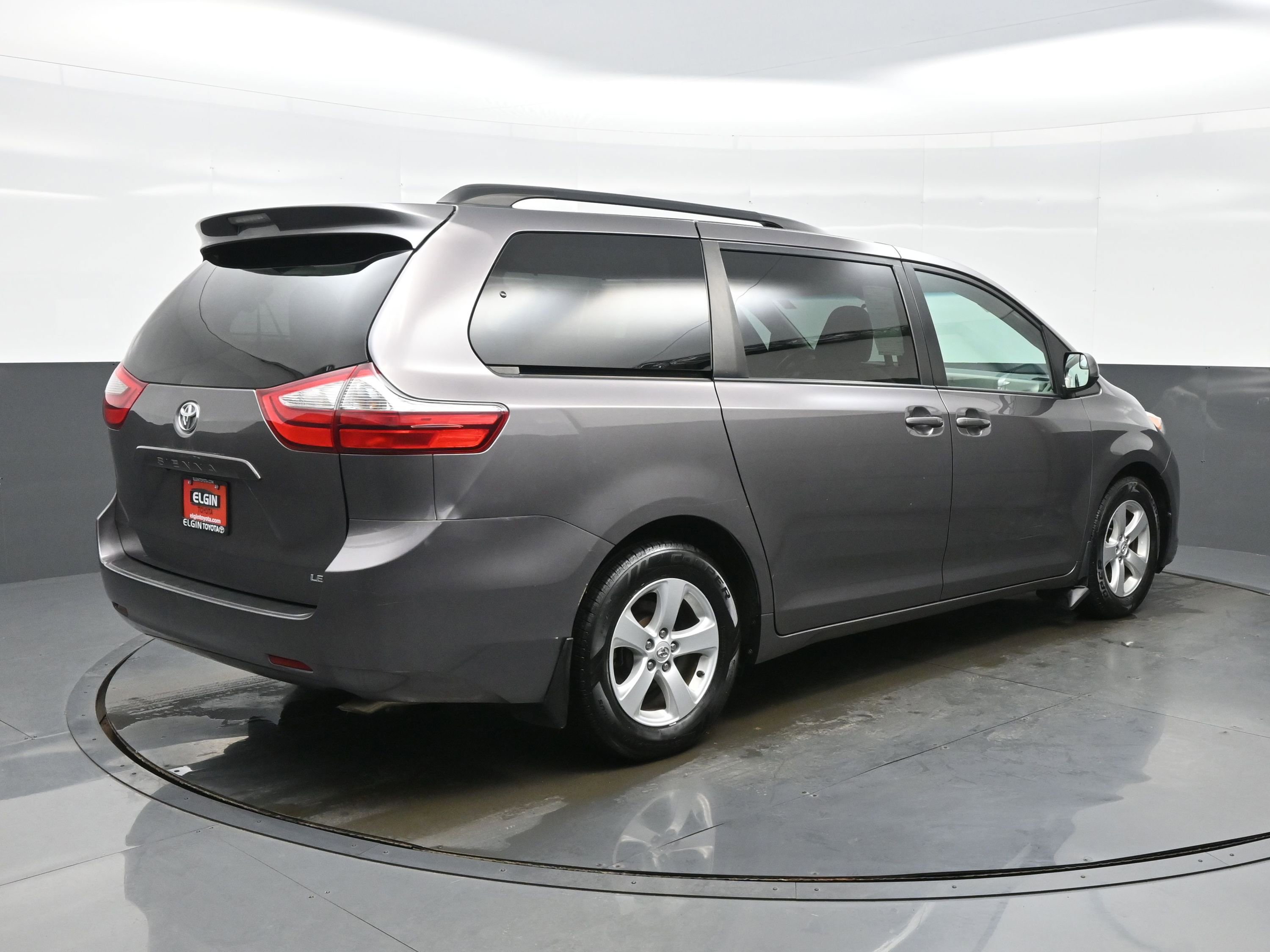Used 2015 Toyota Sienna LE image 6
