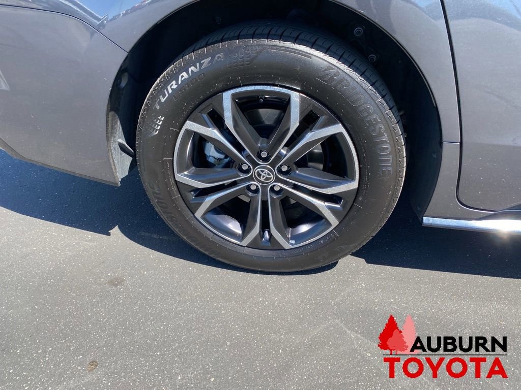 Used 2025 Toyota Sienna Platinum AWD/4WD image 11