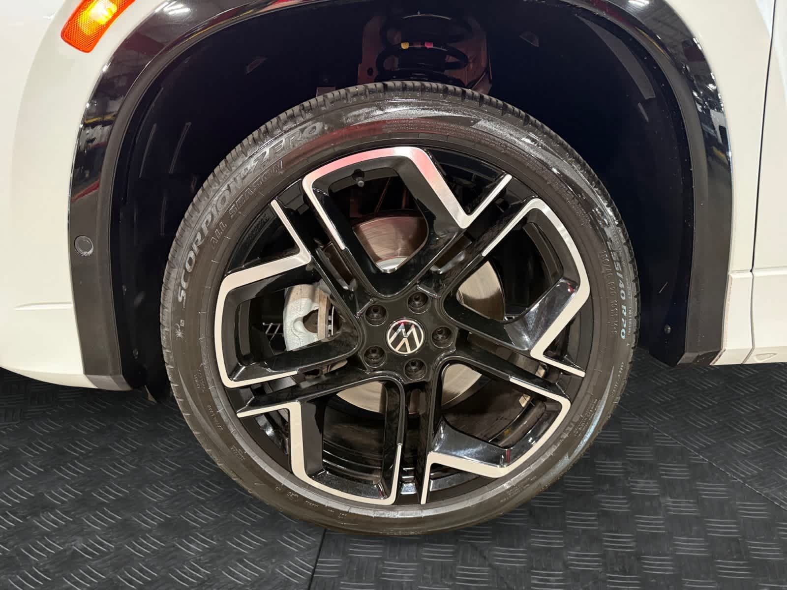 Used 2025 Volkswagen Tiguan SEL R-Line AWD/4WD image 15