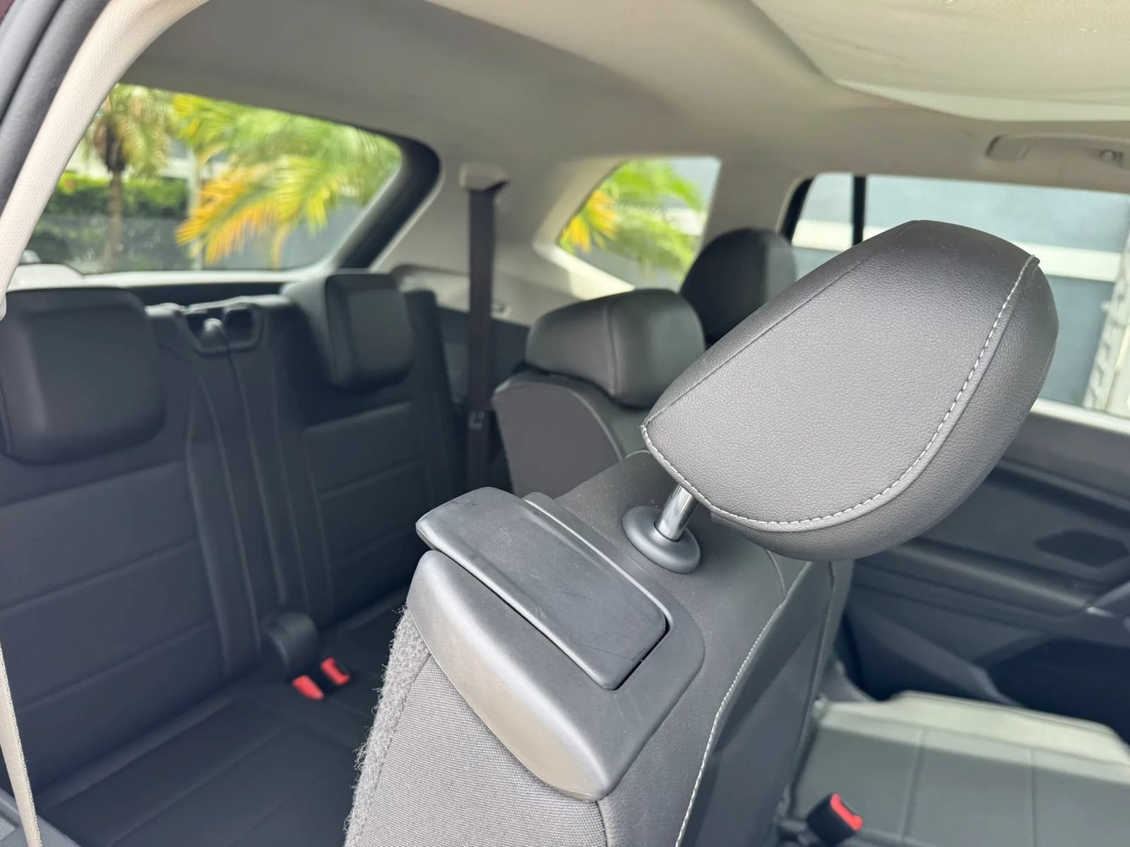 Used 2018 Volkswagen Tiguan SEL FWD image 21