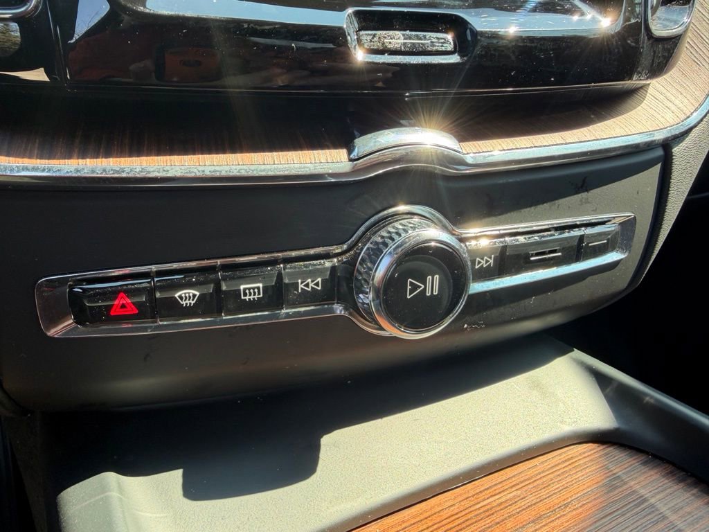 Used 2023 Volvo XC60 T8 Plus image 27