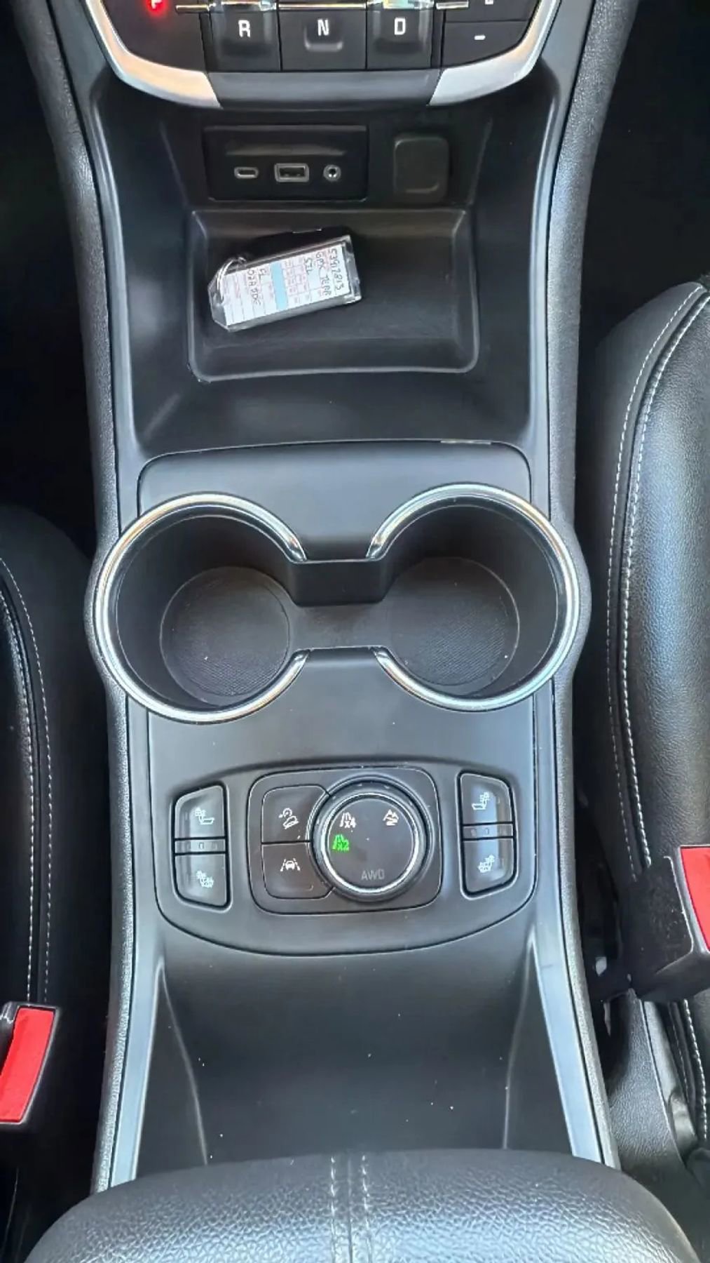 Used 2024 GMC Terrain SLT image 20