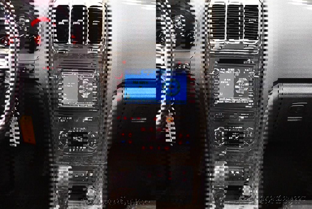 Used 2011 GMC Acadia Denali image 28