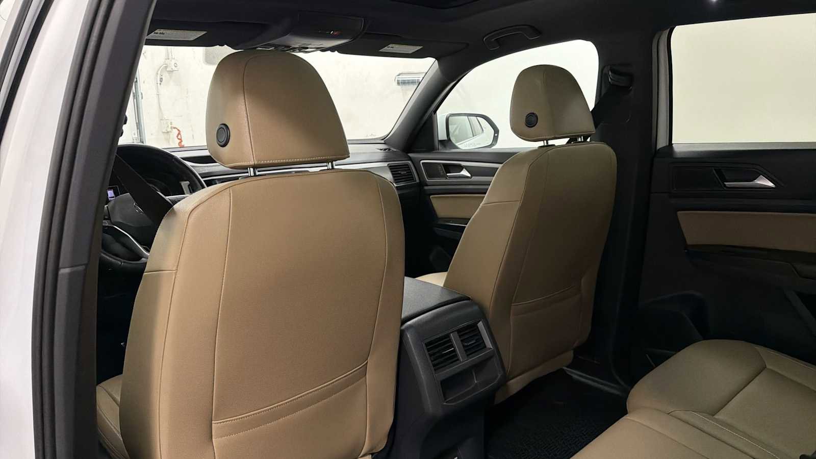 Used 2020 Volkswagen Atlas Cross Sport SE image 25