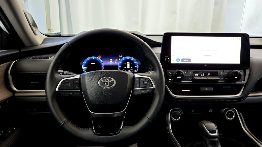 Certified 2025 Toyota Grand Highlander FWD image 36