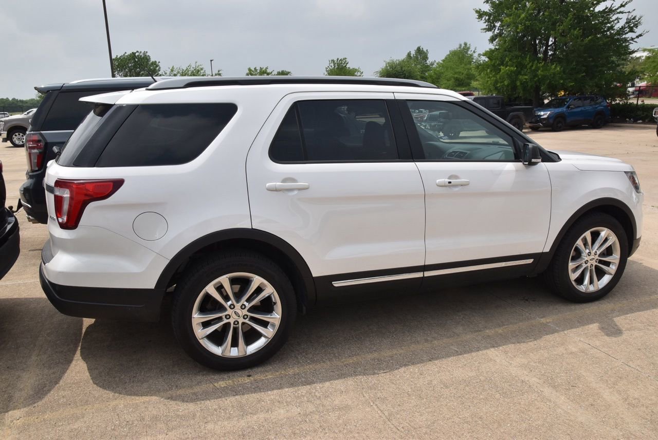 Used 2019 Ford Explorer XLT w/ Equipment Group 202A AWD/4WD image 5