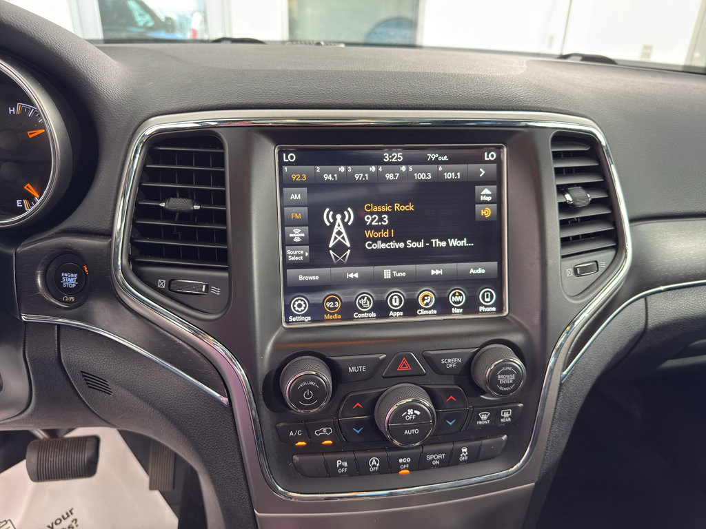 Used 2018 Jeep Grand Cherokee Limited w/ Luxury Group II image 30