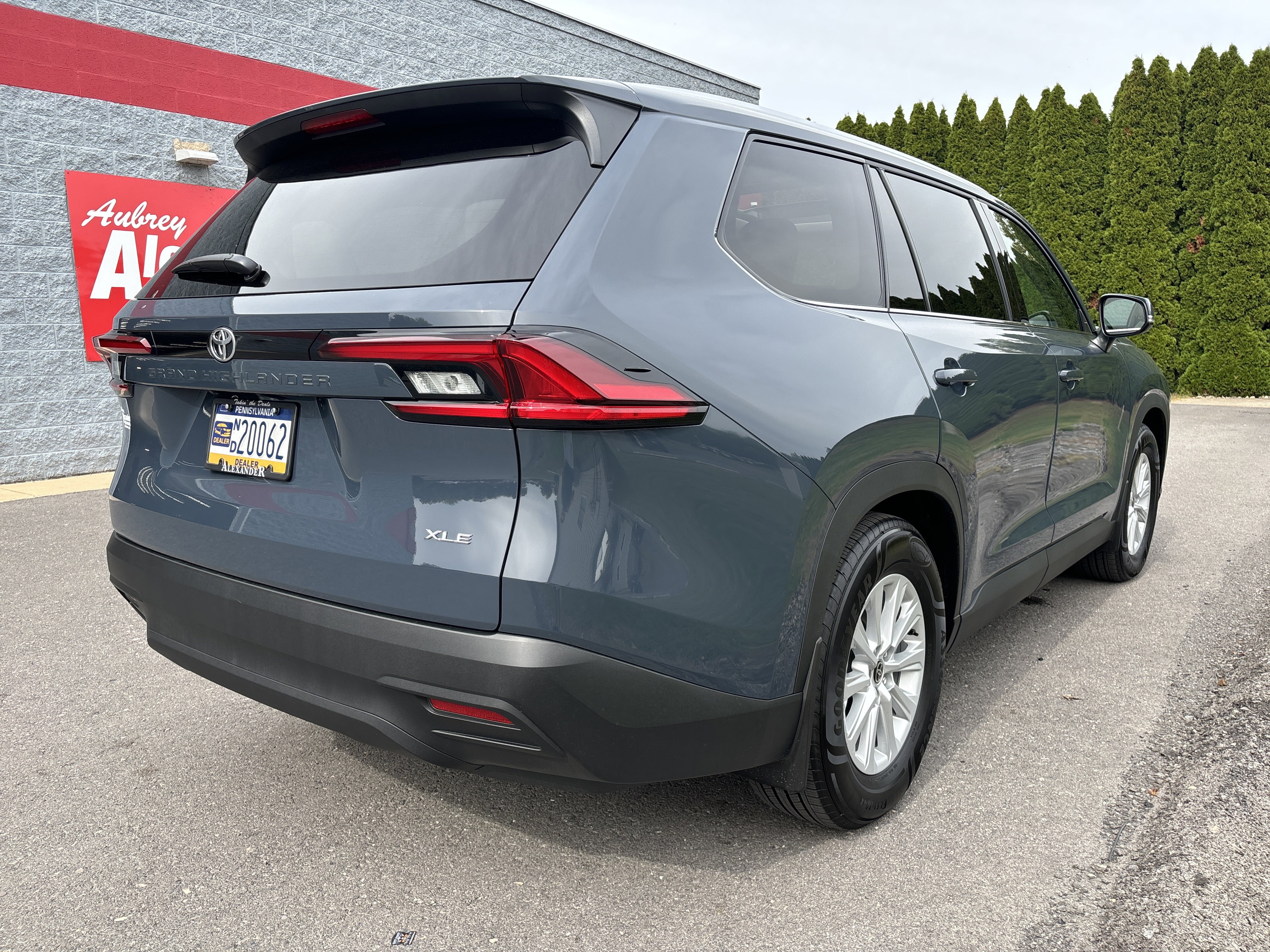 Certified 2025 Toyota Grand Highlander FWD image 3