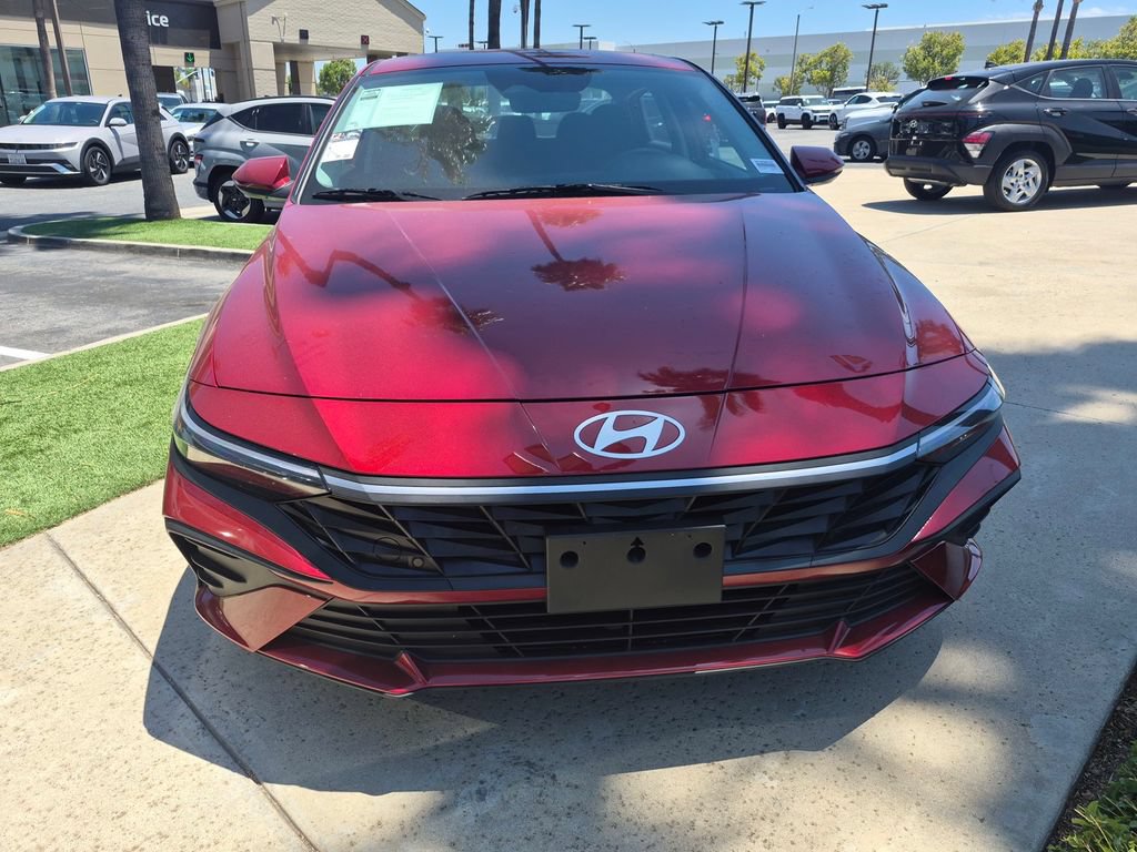 Used 2026 Hyundai Elantra SE FWD image 4