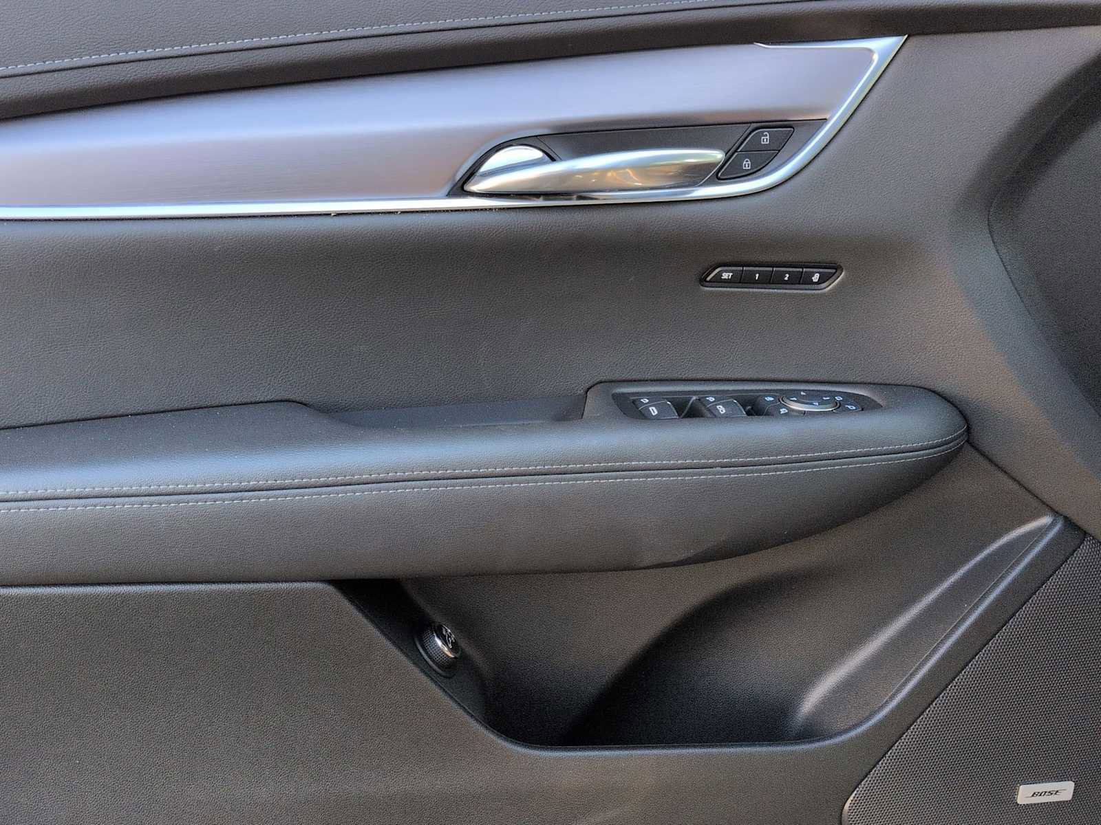 Used 2025 Cadillac XT6 Luxury image 10