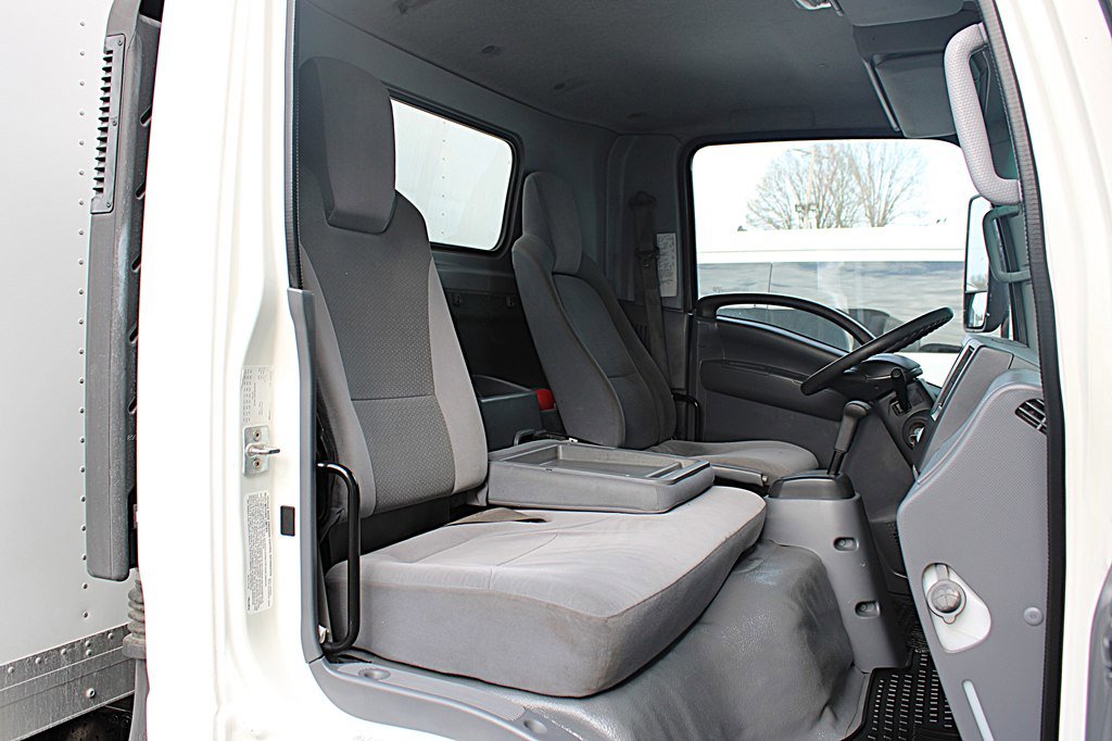 Used 2019 Isuzu NPR image 19