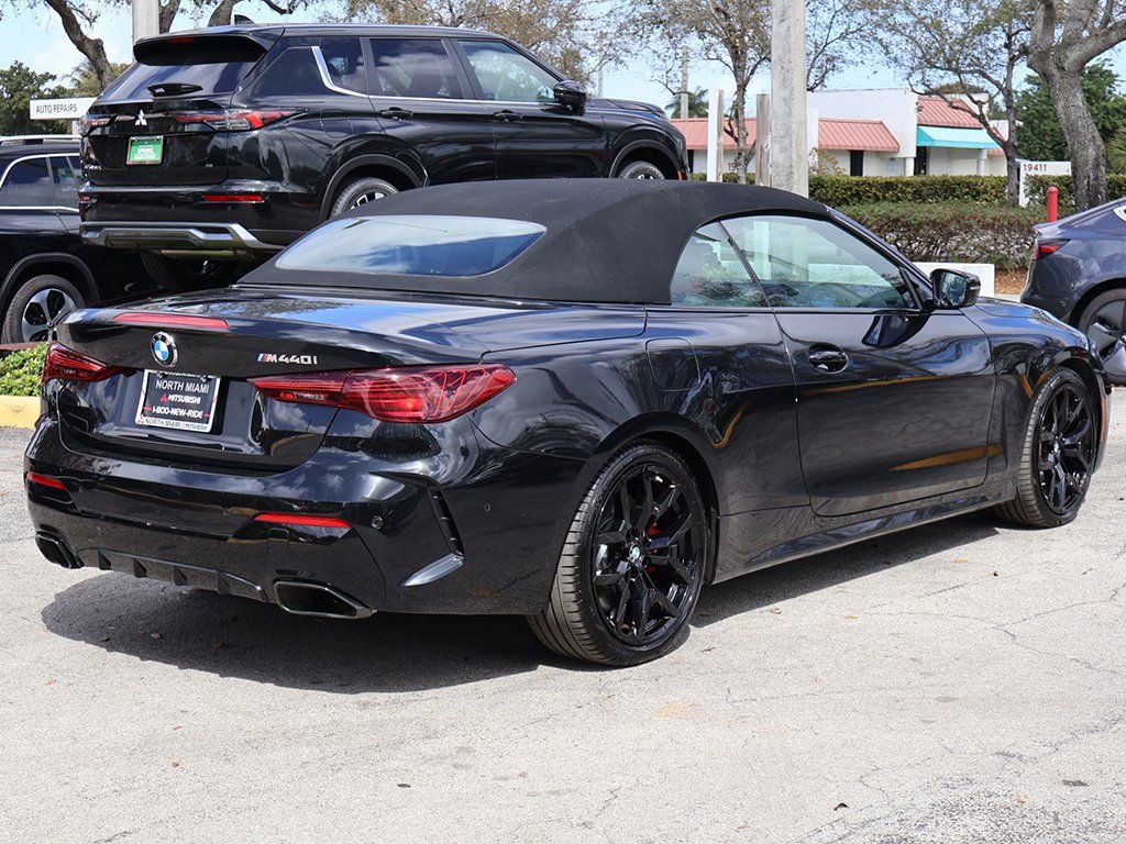 Used 2025 BMW M440i Convertible w/ Premium Package image 11
