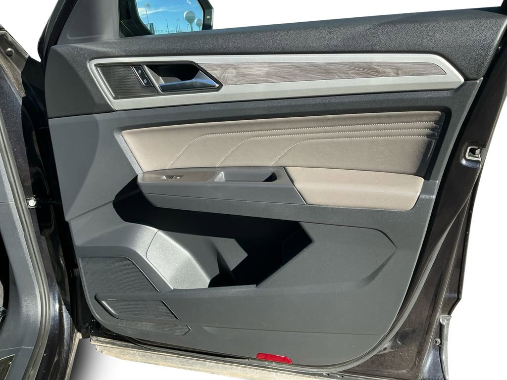 Used 2022 Volkswagen Atlas Cross Sport SE w/ Panoramic Sunroof Package image 16