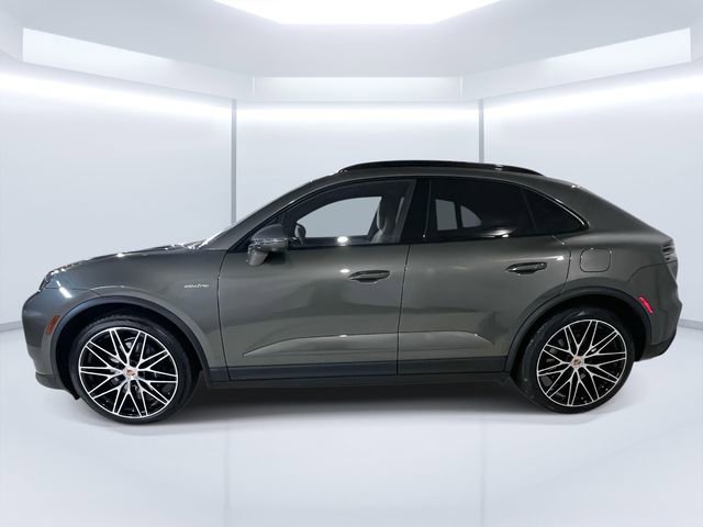 New 2026 Porsche Macan 4 Electric image 4