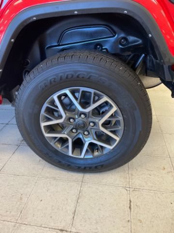 Used 2024 Jeep Wrangler Unlimited Sahara AWD/4WD image 29