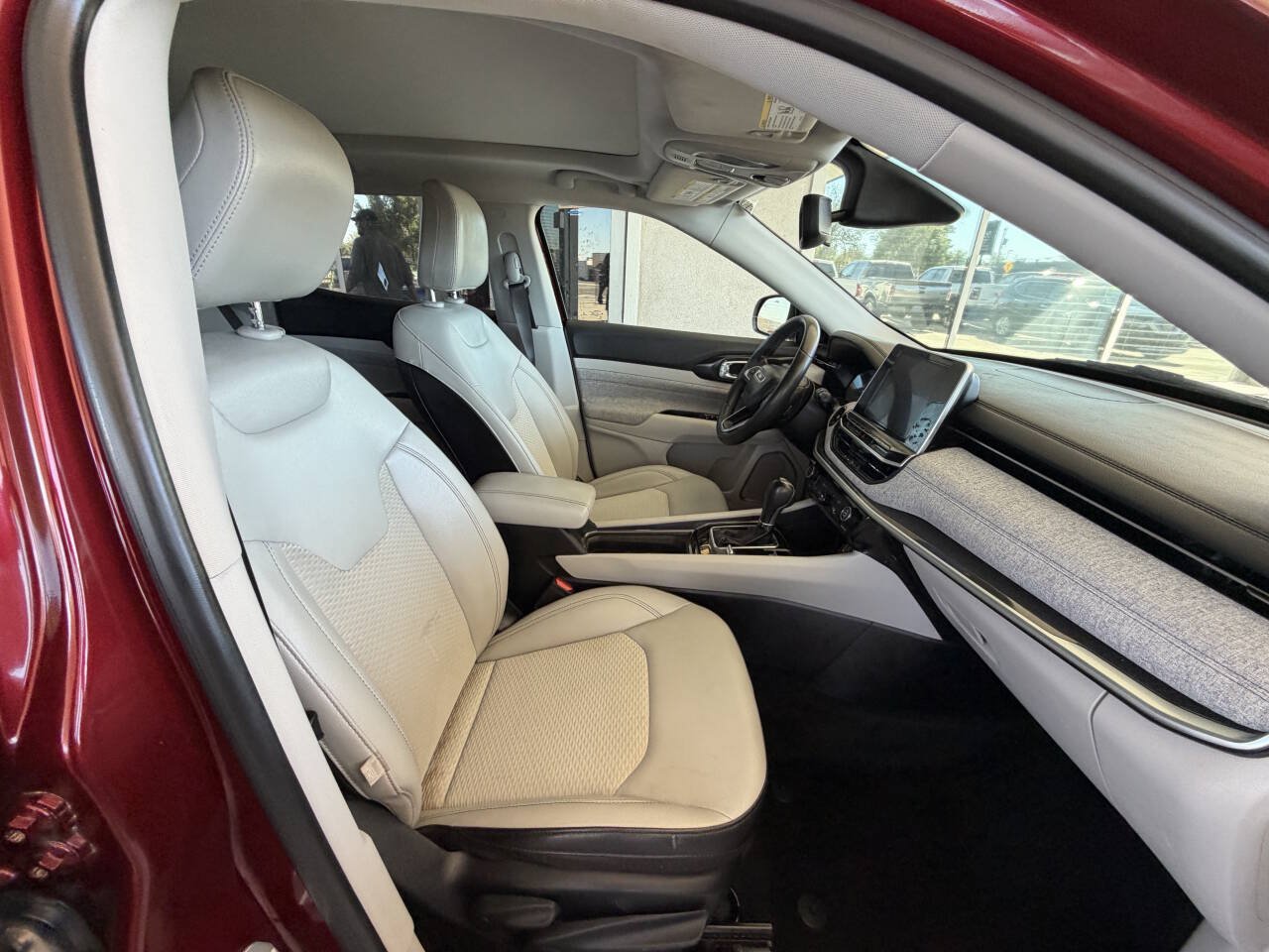 Used 2022 Jeep Compass Latitude w/ Sun and Sound Group AWD/4WD image 13