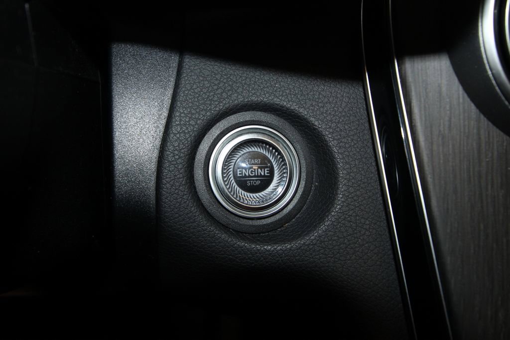 Used 2020 Mercedes-Benz C 300 4MATIC Sedan image 16