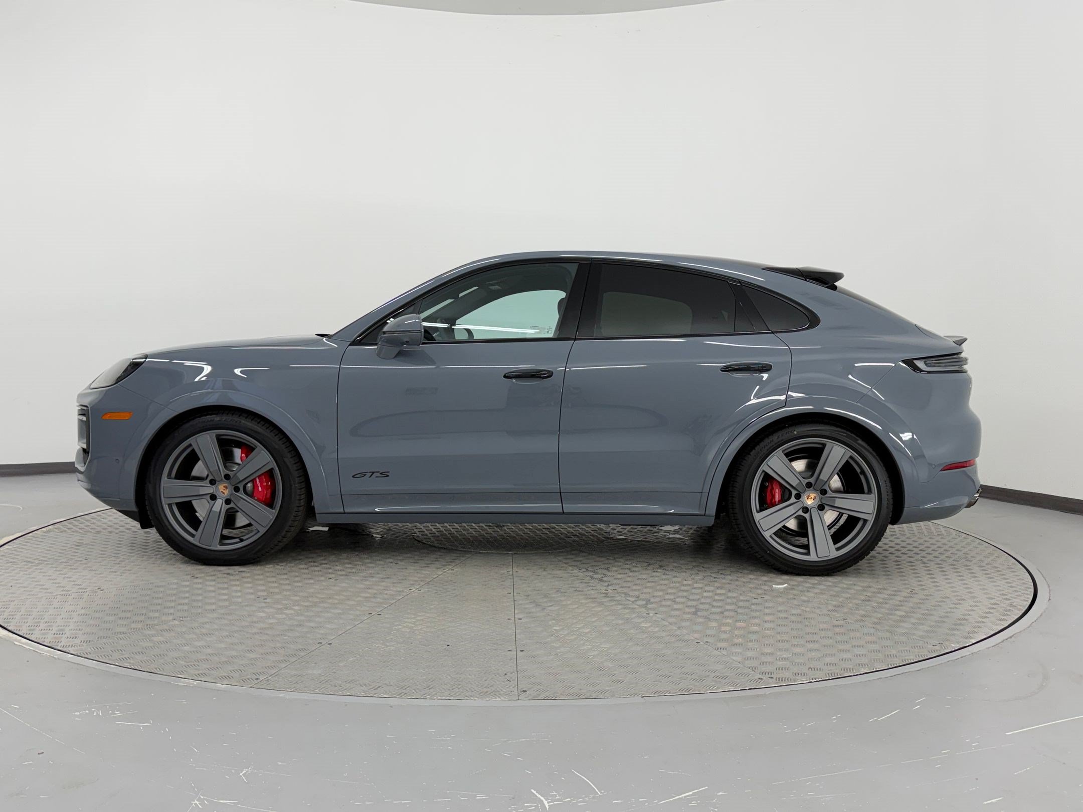 New 2026 Porsche Cayenne GTS AWD/4WD image 2