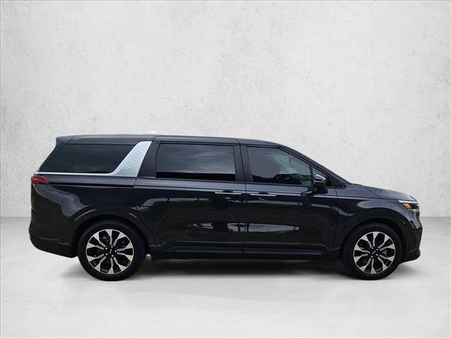 Used 2024 Kia Carnival EX FWD image 4