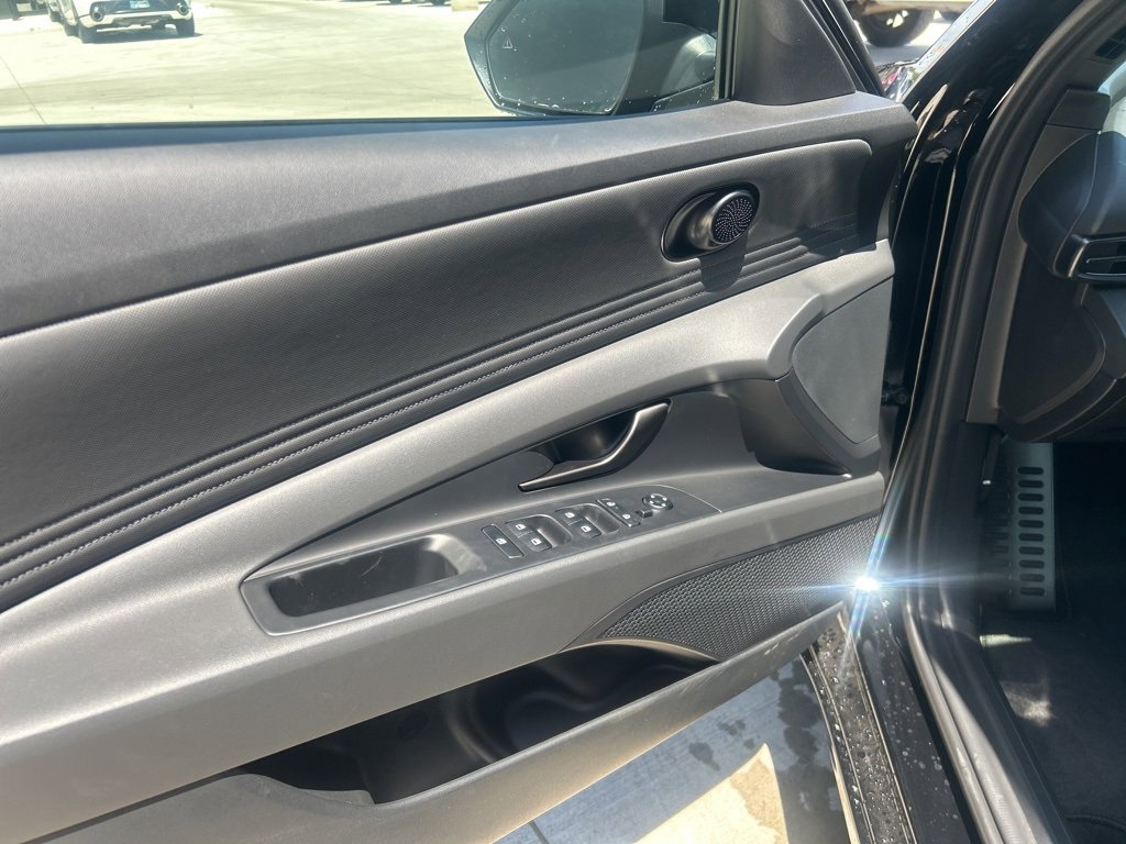 New 2025 Hyundai Elantra SEL image 15