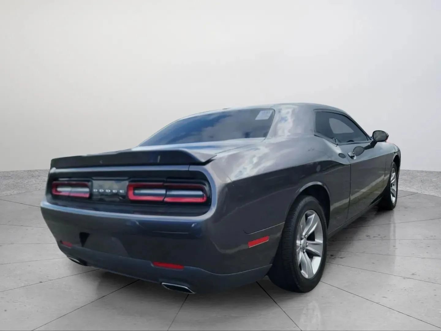 Used 2019 Dodge Challenger SXT image 6
