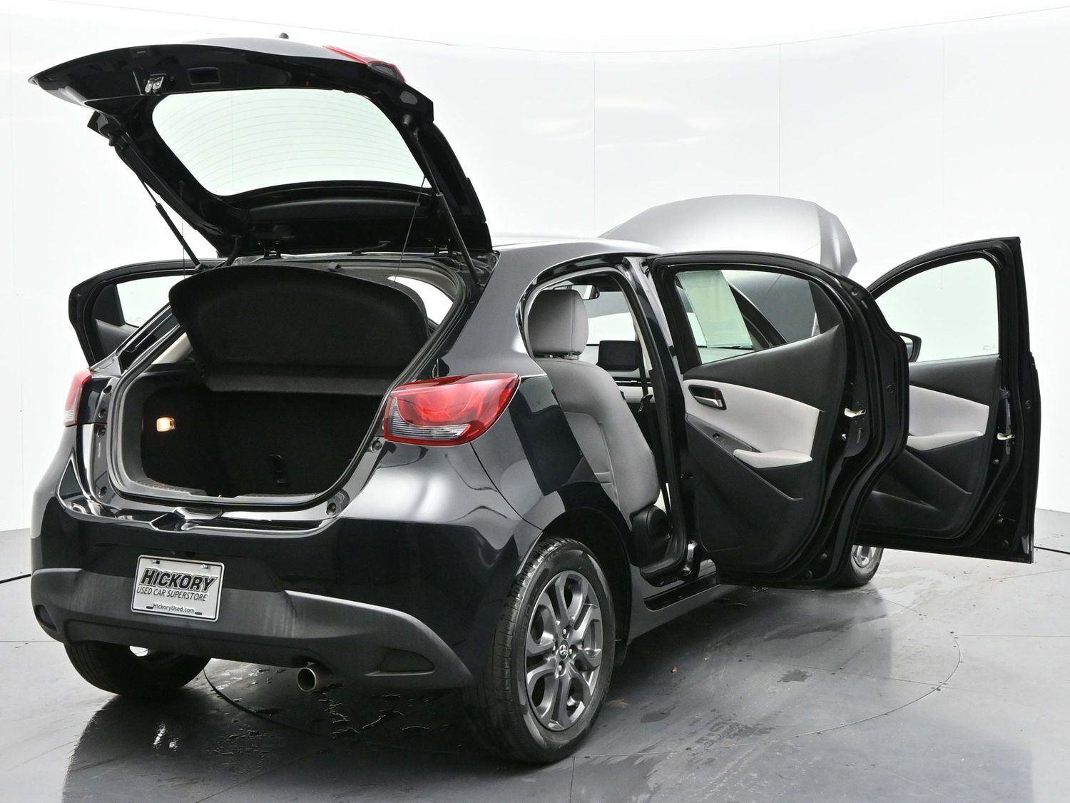 Used 2020 Toyota Yaris LE image 41