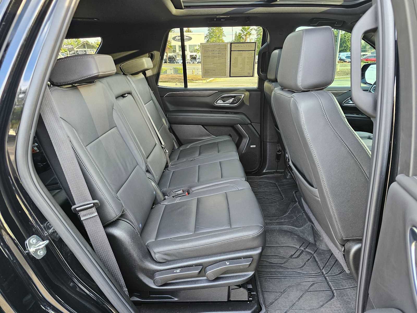 Used 2024 Chevrolet Tahoe Z71 w/ Luxury Package image 12