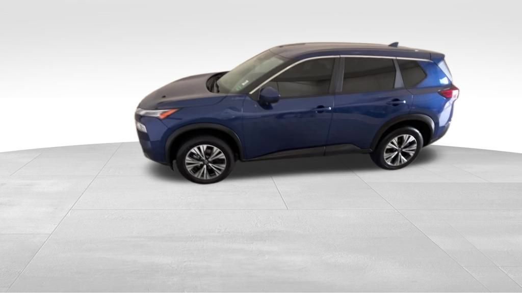 Used 2023 Nissan Rogue SV image 2