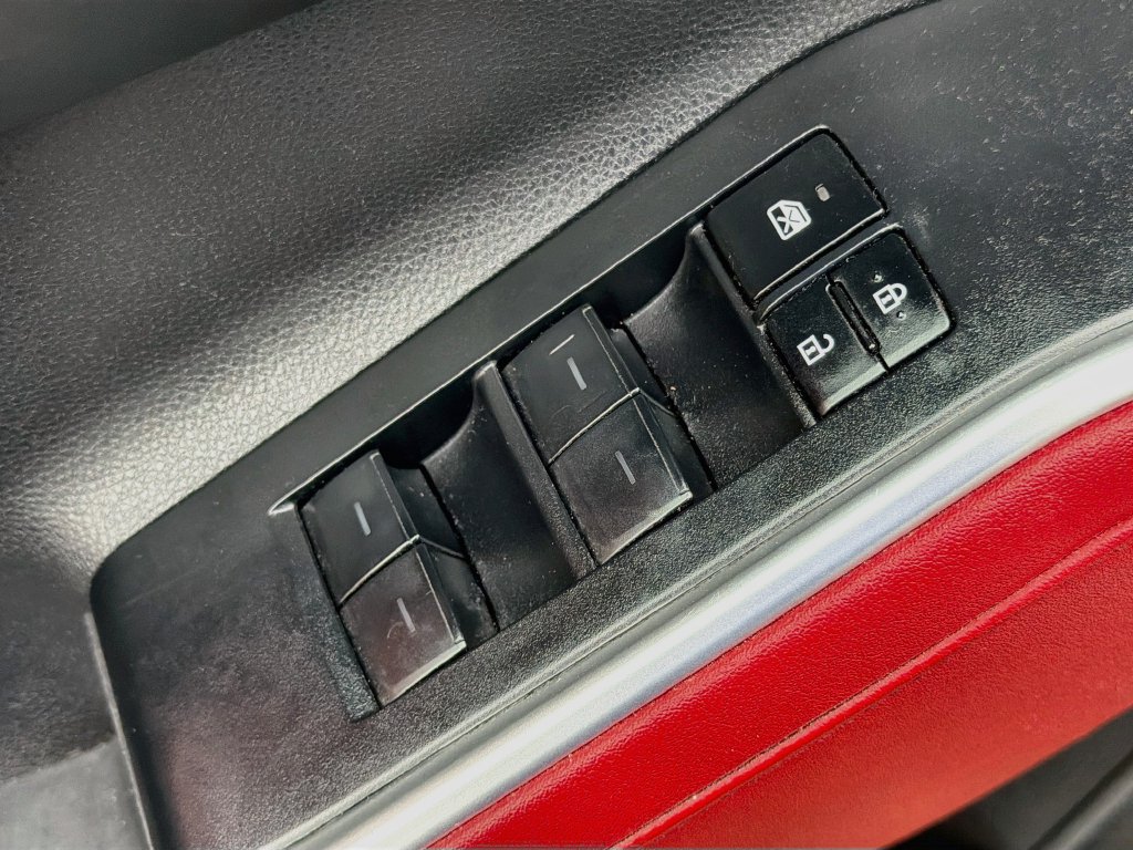 Used 2023 Toyota Highlander XSE FWD image 17