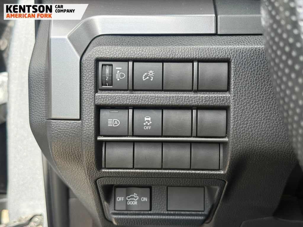 Used 2025 Toyota Tacoma SR5 AWD/4WD image 17