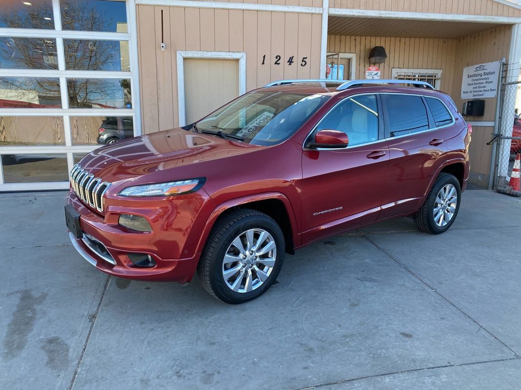 Used 2016 Jeep Cherokee Overland w/ Technology Group AWD/4WD image 1
