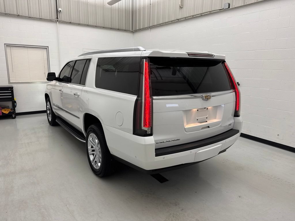 Used 2020 Cadillac Escalade ESV 4WD image 4