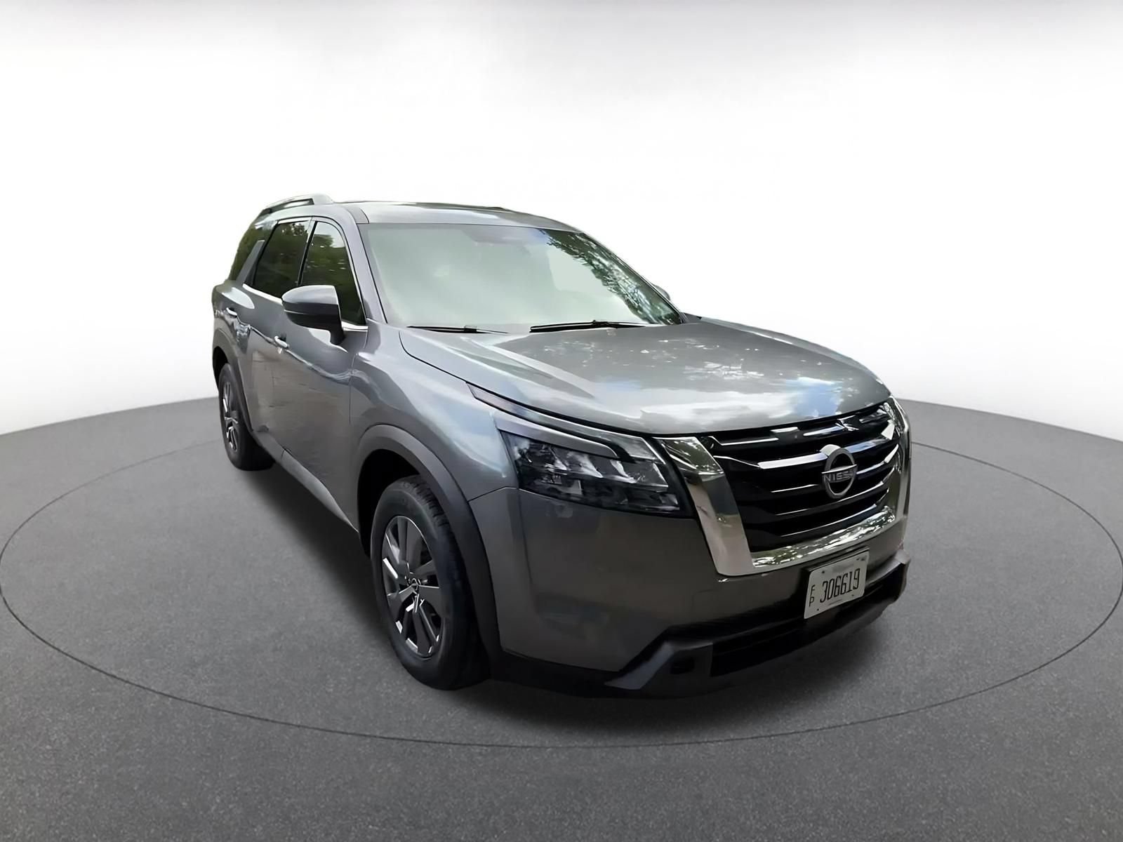 Used 2025 Nissan Pathfinder SV AWD/4WD image 2
