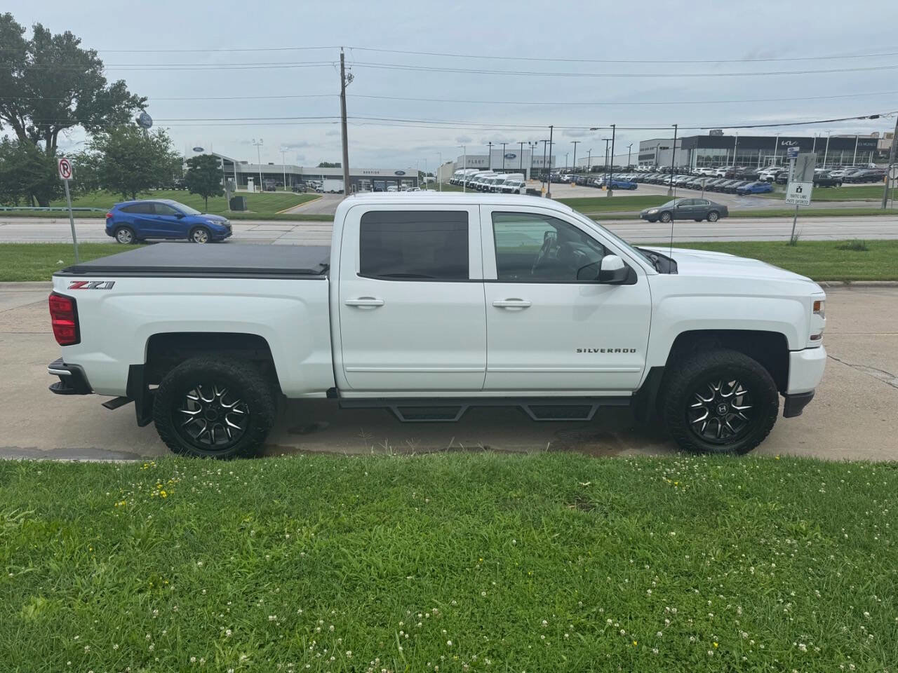 Used 2018 Chevrolet Silverado 1500 LT w/ All Star Edition image 6