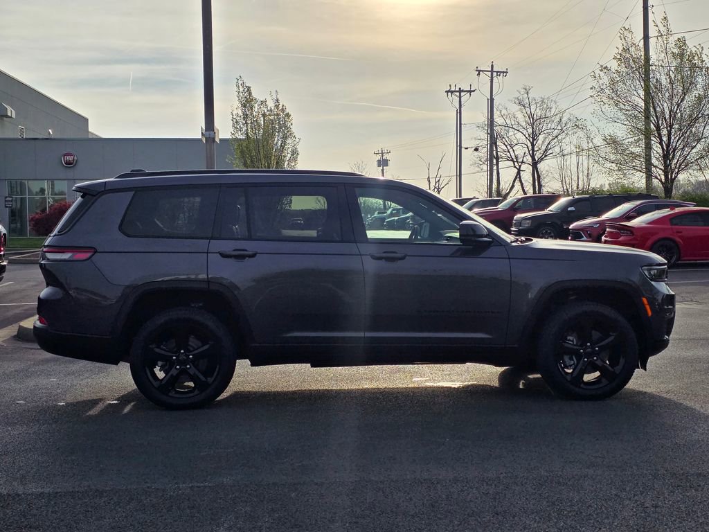 Used 2024 Jeep Grand Cherokee L Limited w/ Black Appearance Package image 4