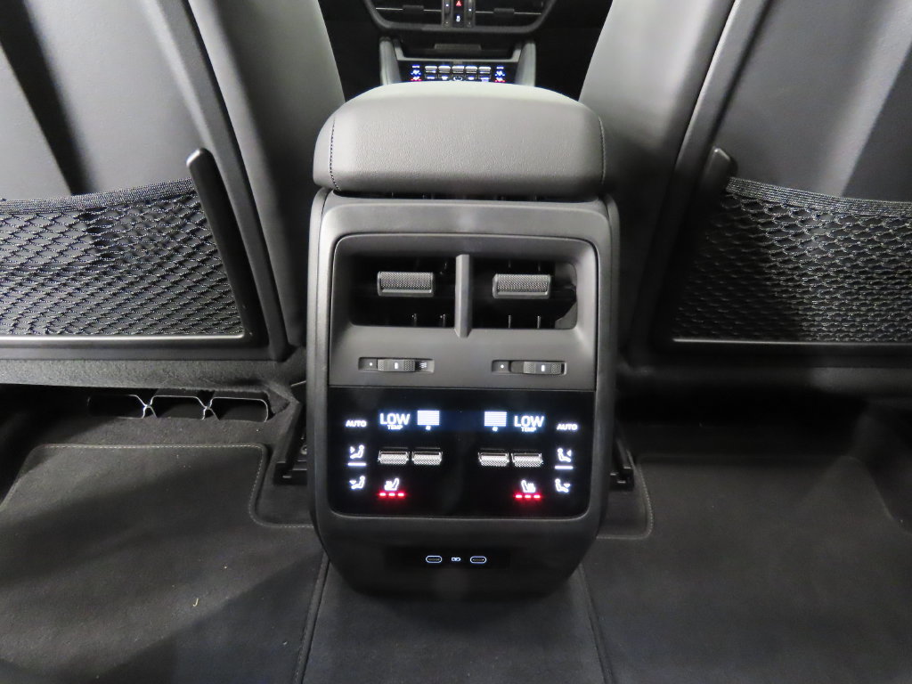 Certified 2025 Porsche Macan Electric w/ Premium Package RWD image 32