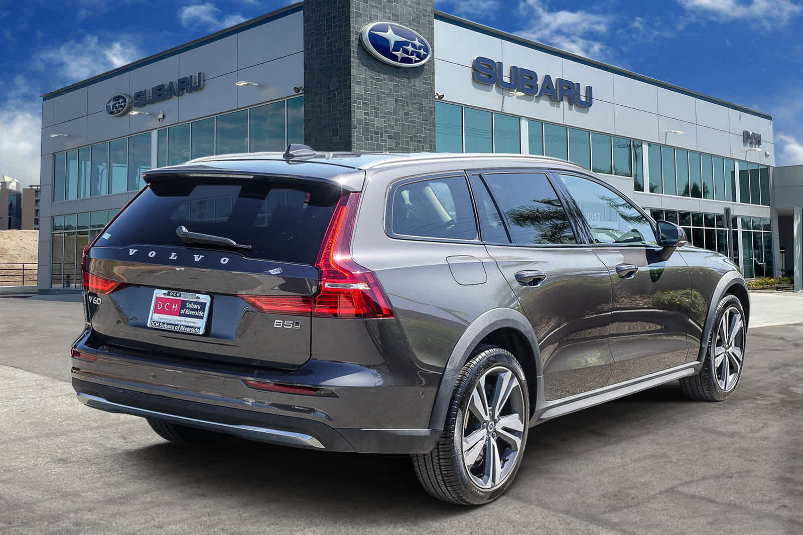 Used 2025 Volvo V60 B5 Cross Country Plus AWD/4WD image 6