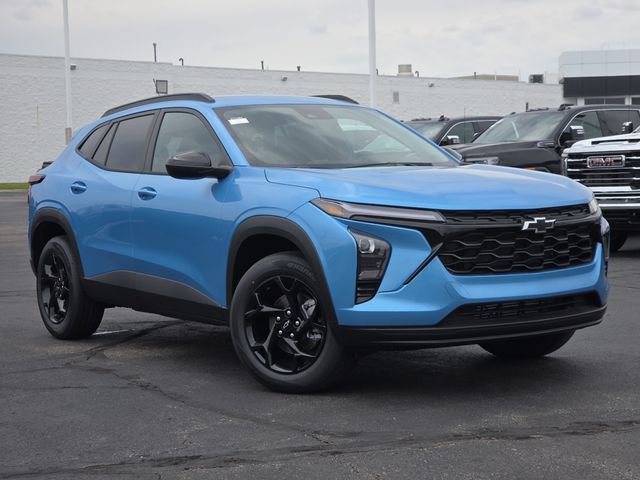 New 2026 Chevrolet Trax LT w/ Midnight Edition FWD image 2