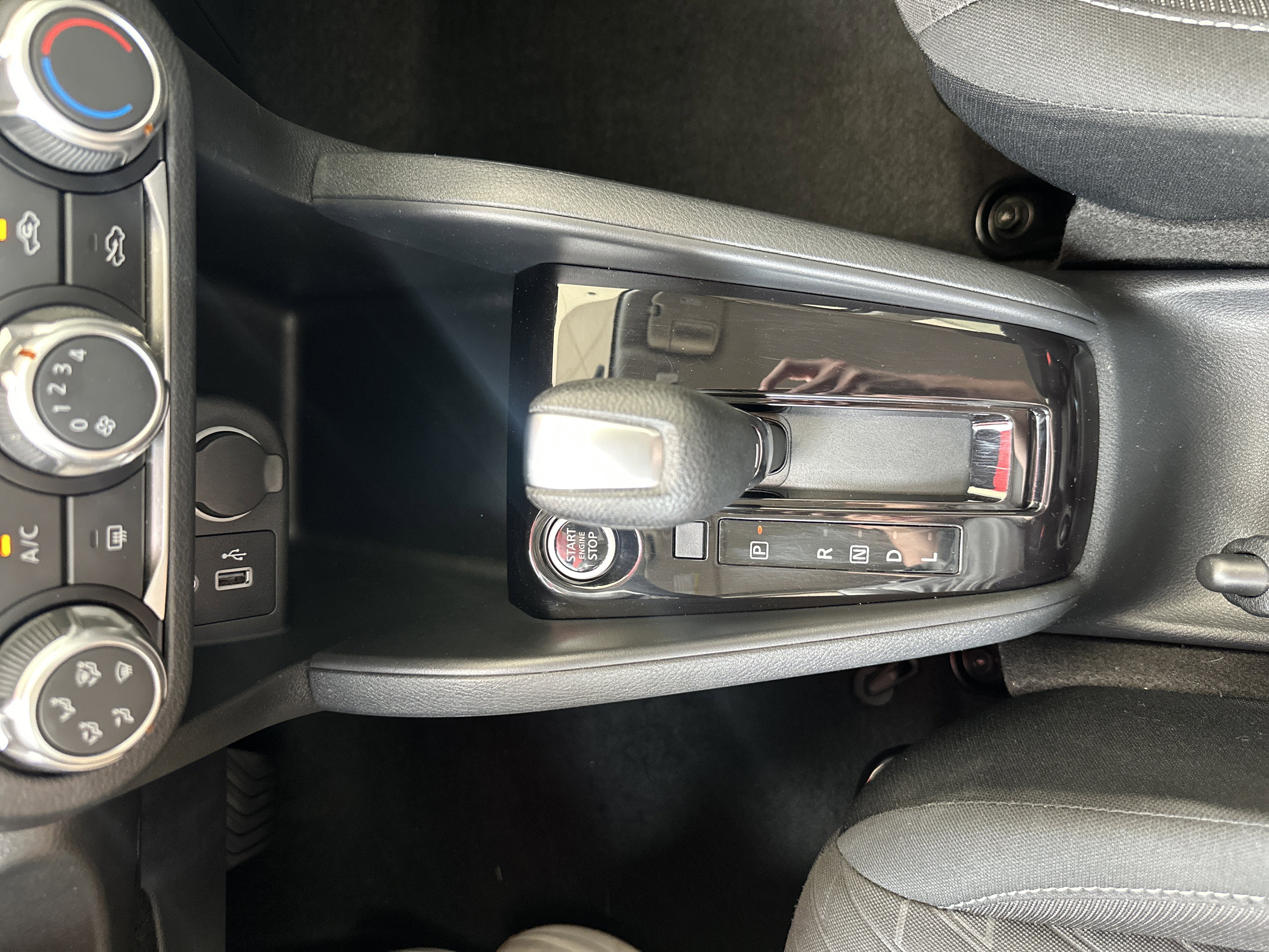 Used 2022 Nissan Kicks S FWD image 30