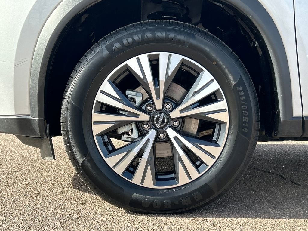 Used 2023 Nissan Rogue SV image 25