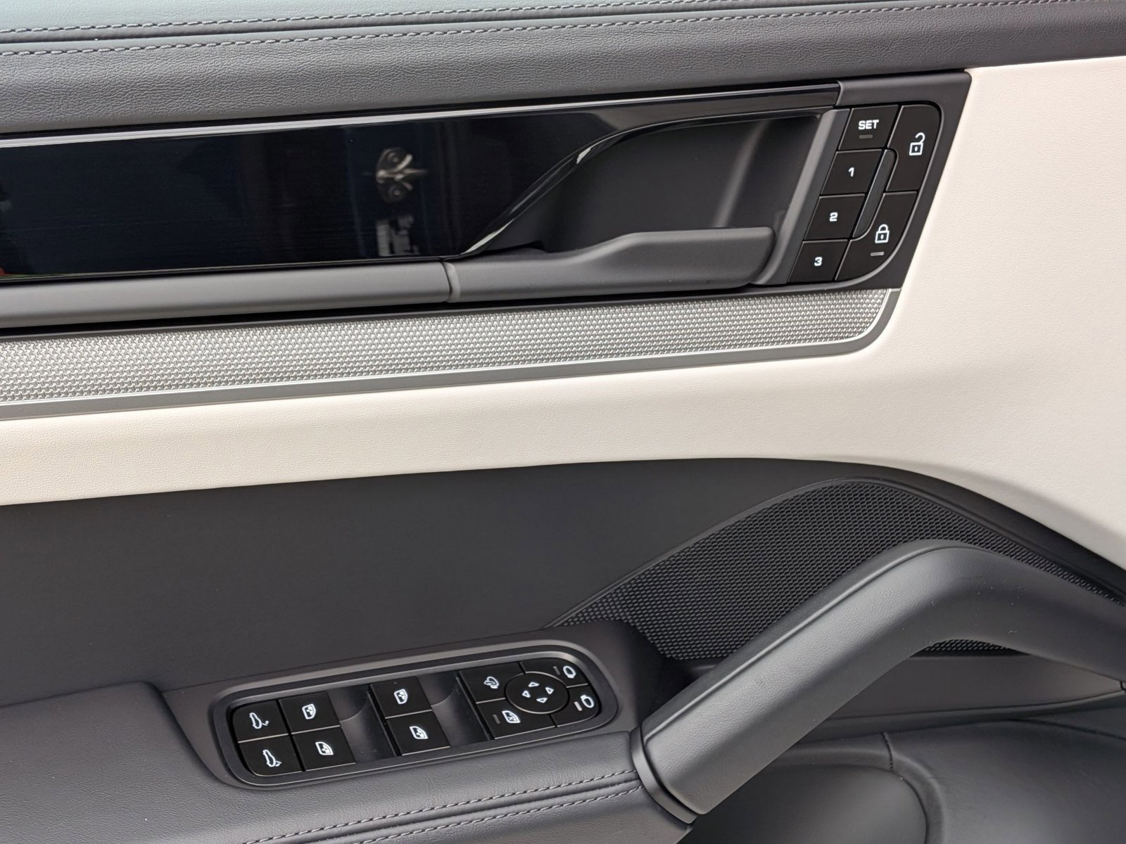 New 2026 Porsche Cayenne image 14