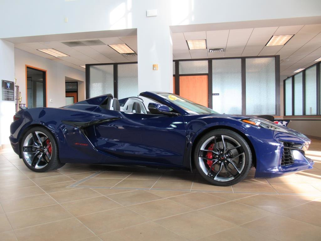 Used 2025 Chevrolet Corvette Z06 image 2