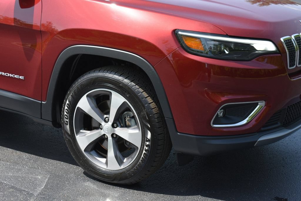Used 2019 Jeep Cherokee Limited AWD/4WD image 3