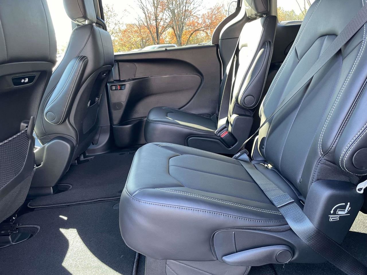 New 2026 Chrysler Pacifica Select FWD image 28