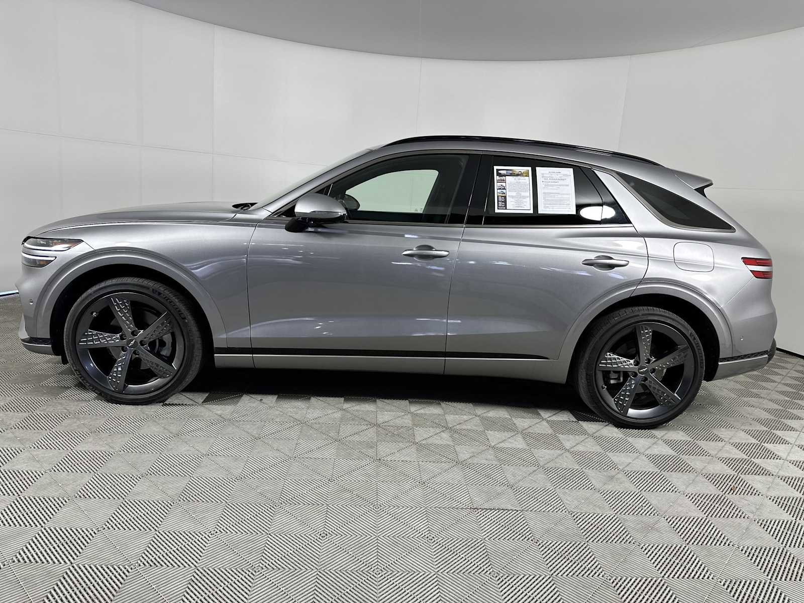 Used 2022 Genesis GV70 2.5T w/ Sport Prestige Package image 5