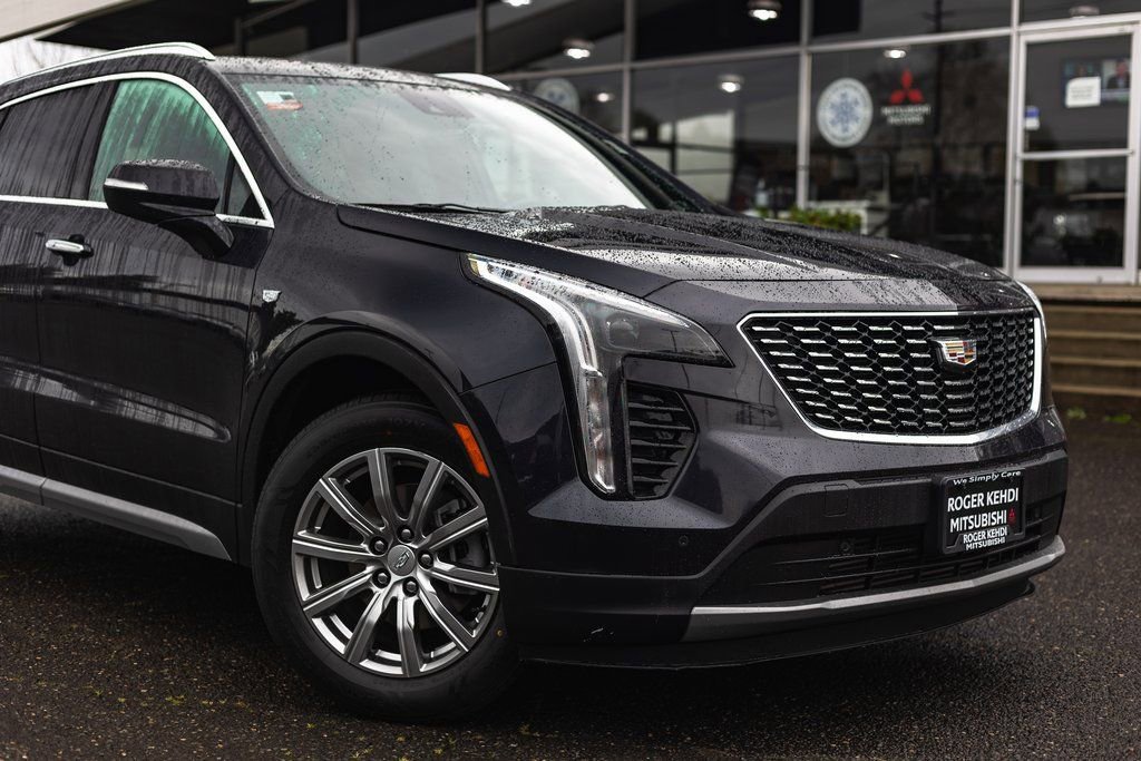 Used 2023 Cadillac XT4 Premium Luxury image 3